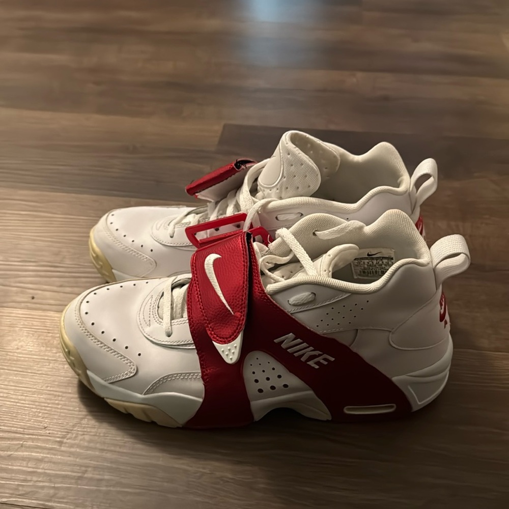 Mens Nike Bruce Smith red and white Trainers size 10.5